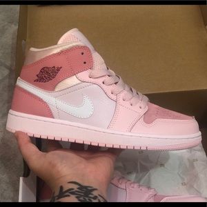 Jordan 1 Digital Pink size 7 women (5.5Y) new